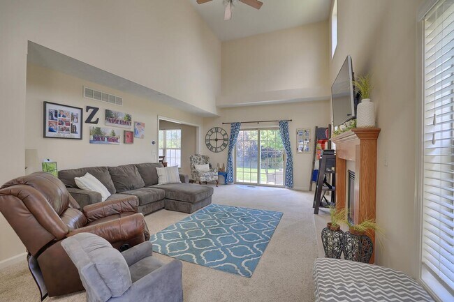 Foto del edificio - Beautiful 3 bedroom, 2.5 bathroom condo