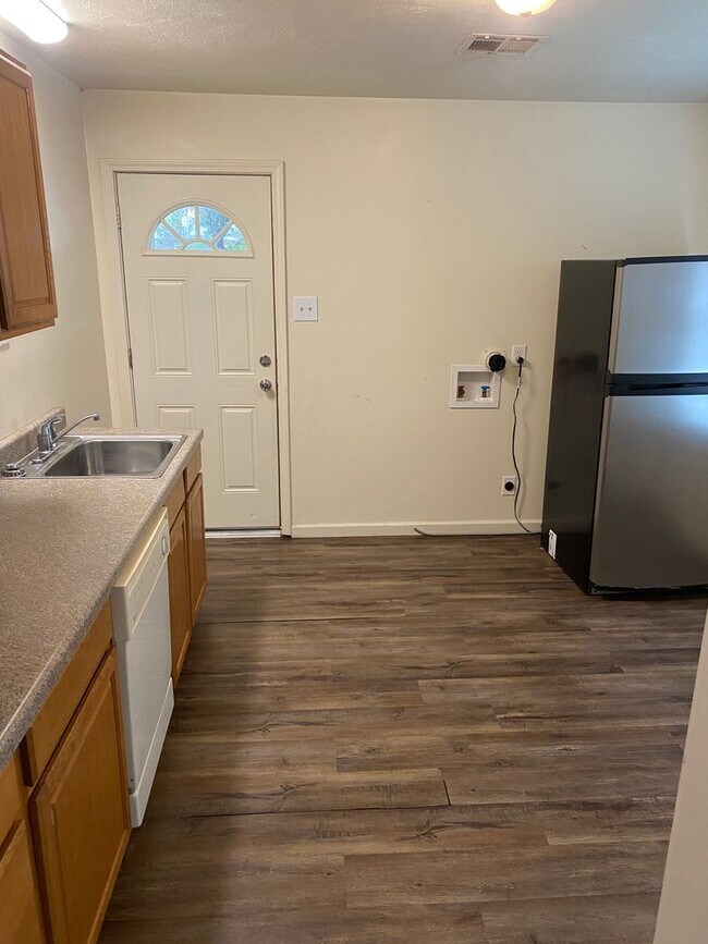 Foto del edificio - HOME FOR RENT | Lake Charles