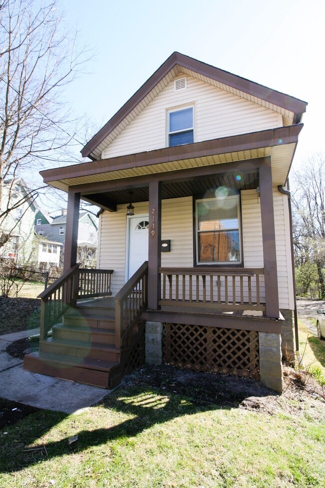 Building Photo - 2119 Feldman Ave