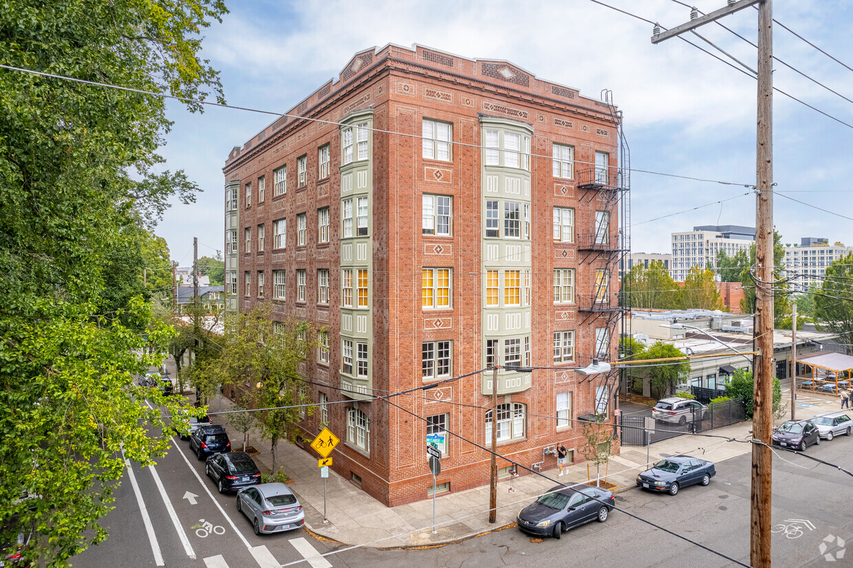 Primary Photo - The Wickersham Apartments