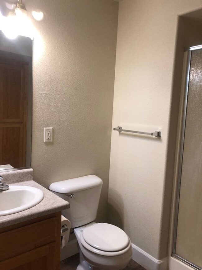 Building Photo - **Reserve for NOW SUMMER 2026** Beautiful Home Close to Downtown Chico