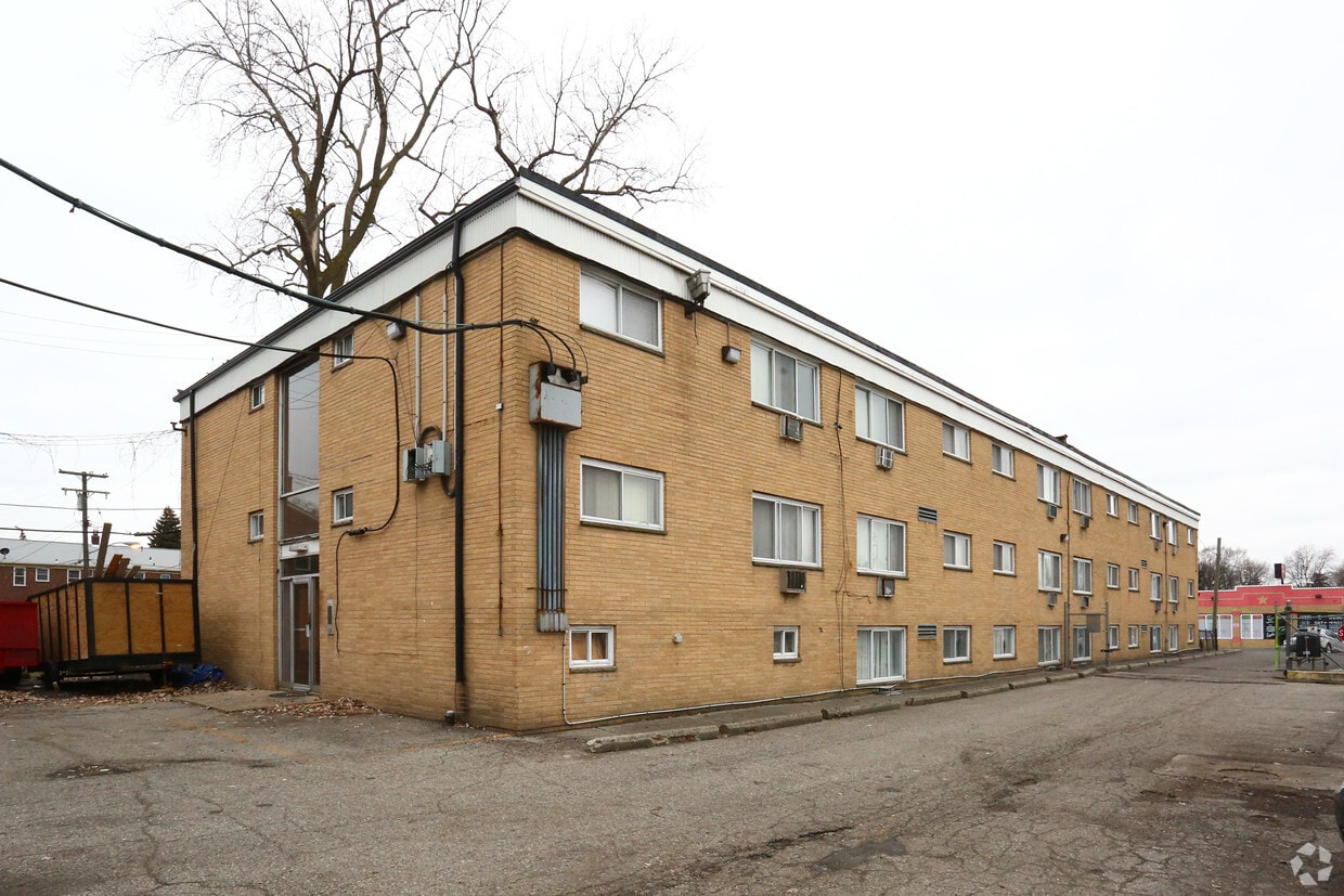 Building Photo - Barclay Manor East