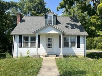 Building Photo - 749 E Spring St