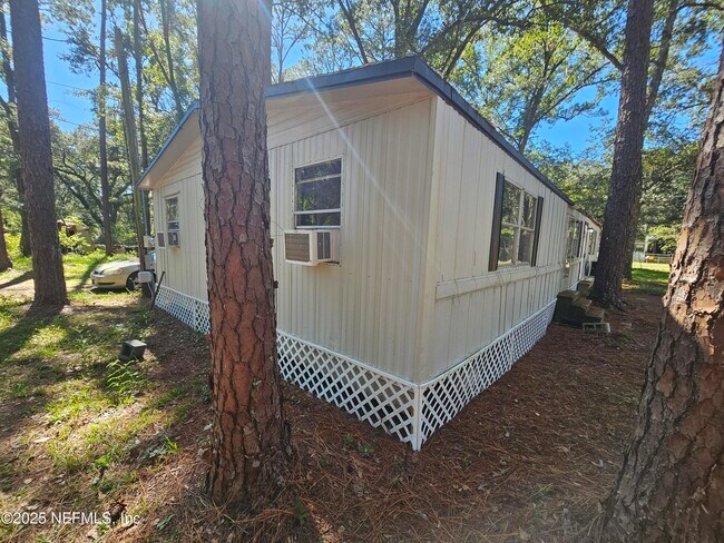 Foto del edificio - 7577 Sonia Dr