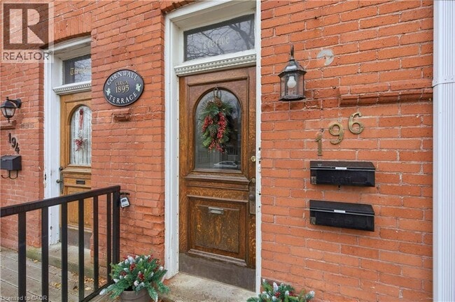 Photo du bâtiment - 196 Hatt St