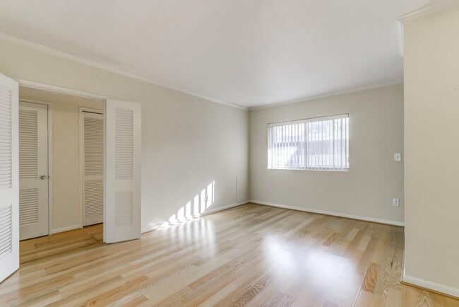 Building Photo - 91 Rumson Rd NE