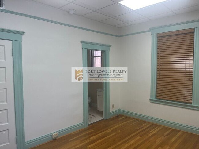 Building Photo - 2 Bed/2 Bath with washer/dryer hookups
