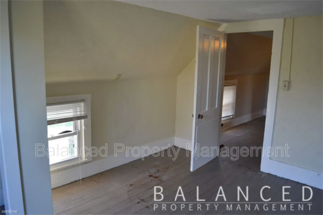 Building Photo - 7821 SE Ratner Rd