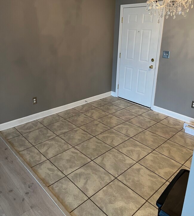 7800 Alfred Schlatter Dr, Louisville, KY 40214 Condo for Rent in