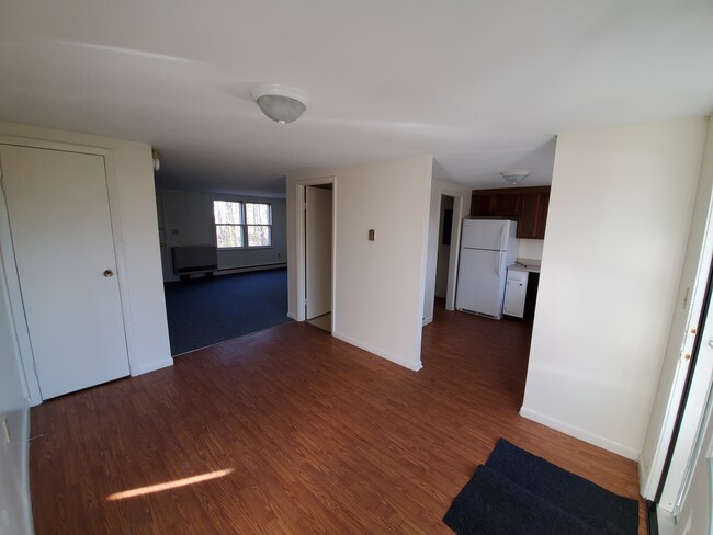 Building Photo - 159 Village Green Dr