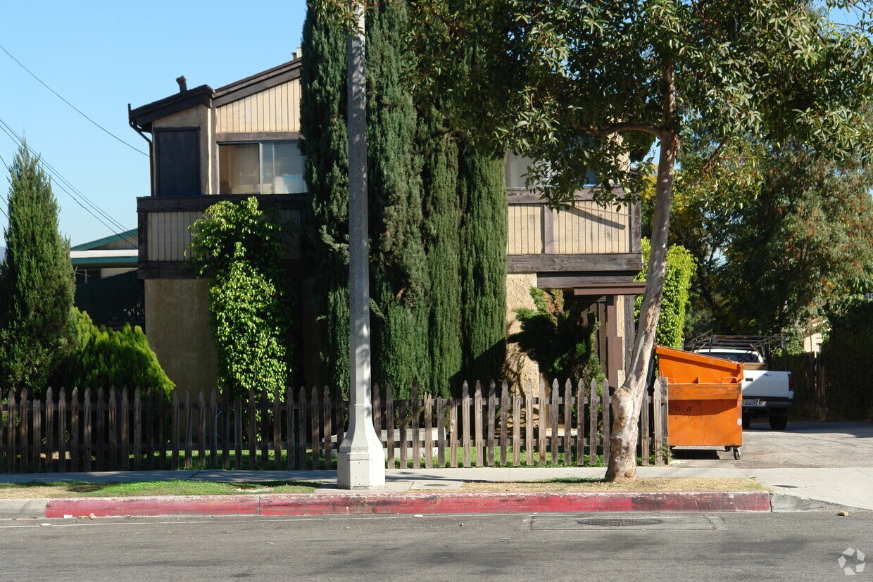 Building Photo - 424 Wilson Ave