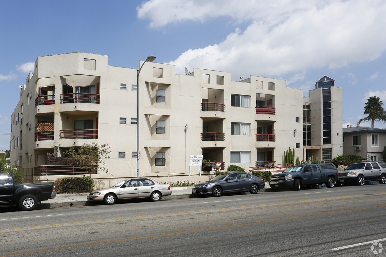 Valley Vanowen Apartments Canoga Park, CA
