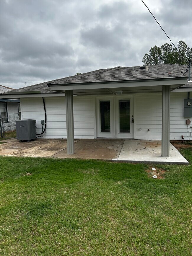 Foto del edificio - 2129 Turner Dr