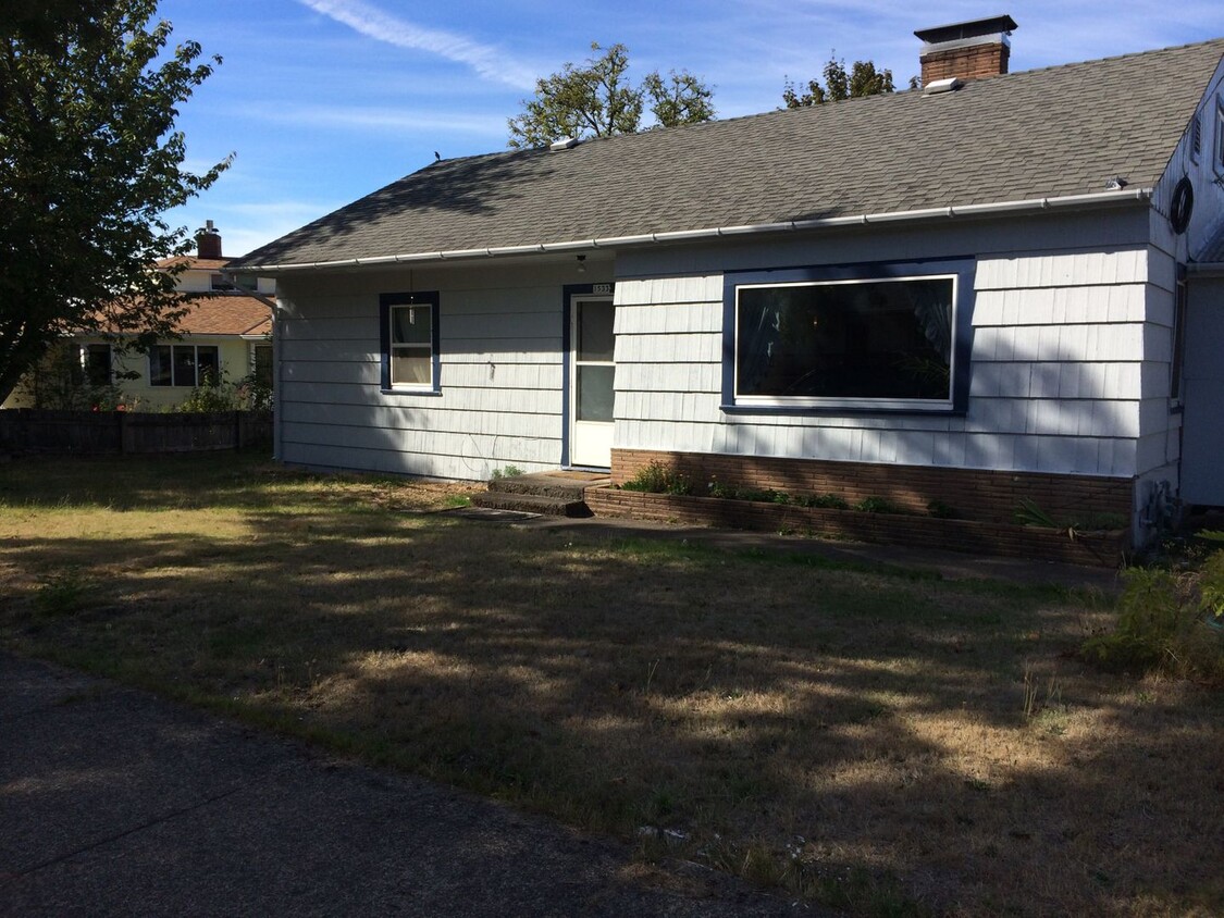 Primary Photo - Forest Grove House with Lots of Charm!