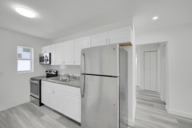 Foto del edificio - 1157 W 36th St