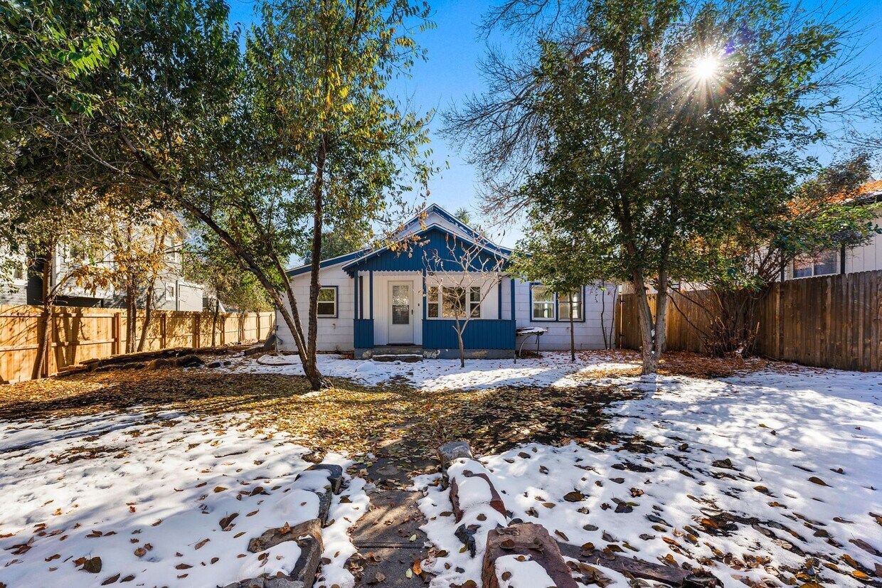 Foto principal - Old Town Lafayette Location! 4 bedrooms! H...