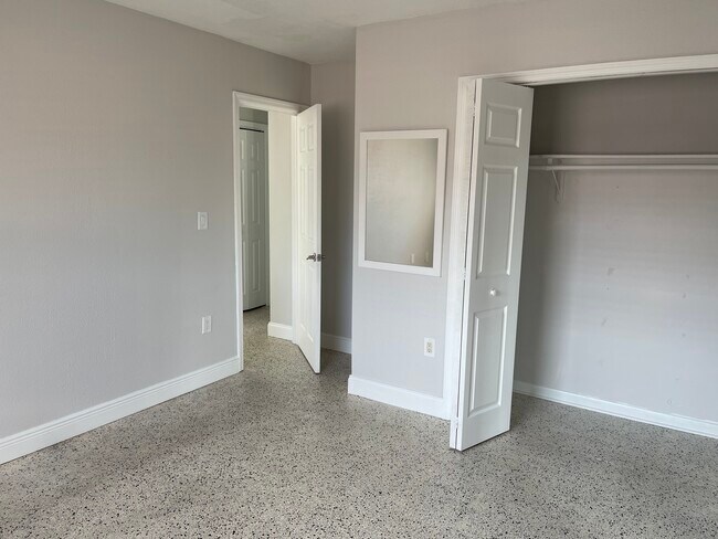Building Photo - 471 NW 25th Ct