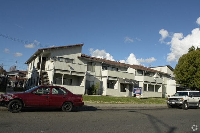 Building Photo - Blue Ridge Circle Apartments