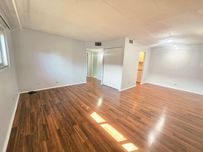 Foto del edificio - 3223 W Parkway Dr