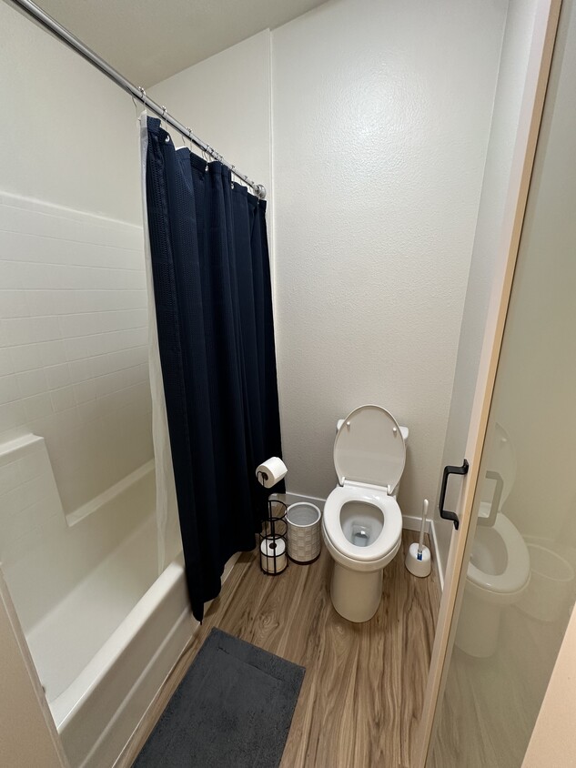 Primary Photo - 7130 Woodlake Ave