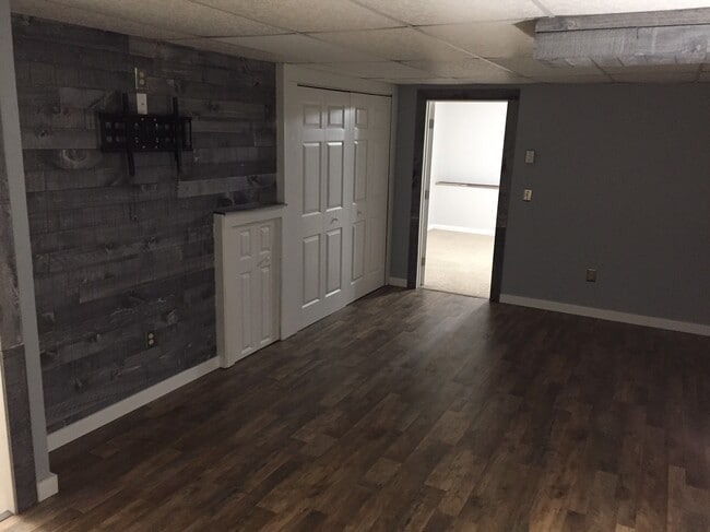 Building Photo - 213 Regan Rd