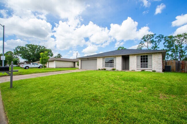 Foto del edificio - 16911 Bougainvilla Ln