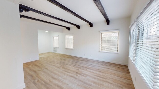 Interior Photo - 335 PALM