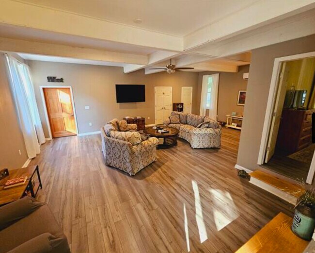 Foto del edificio - 4426 Old Kings Hwy