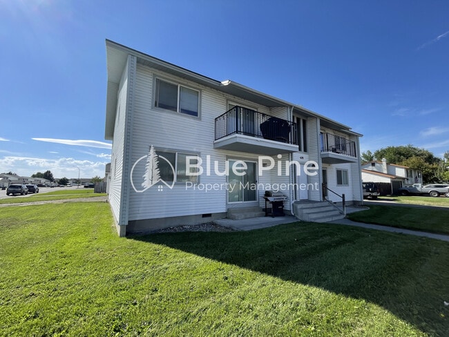 Building Photo - 672 Foster Dr