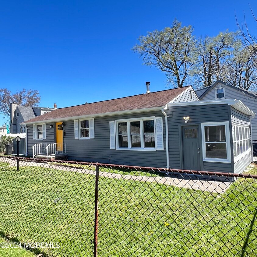 Primary Photo - 10 Lake Ave