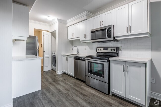 2 chambres, 1 salle de bain - 700 pi2 - Cuisine - 1791 King Street East