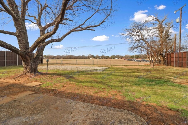 Photo - 308 E Fairlane Dr House