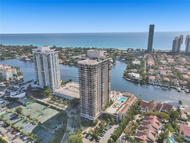 Foto del edificio - 19667 Turnberry Way