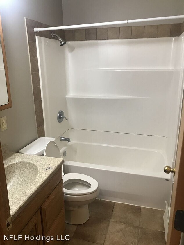 335 Iowa Ave, Martensdale, IA 50160 Room for Rent in Martensdale, IA