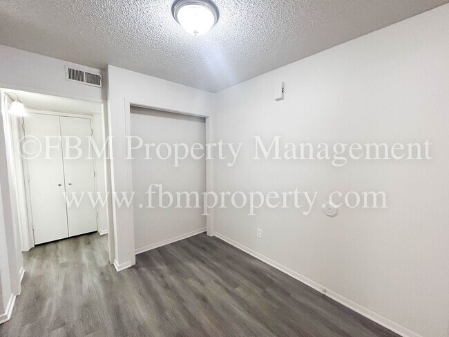 Foto del edificio - 800 N Clay St