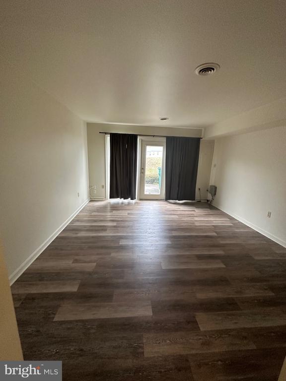 Foto principal - 6220 Stanford Ct
