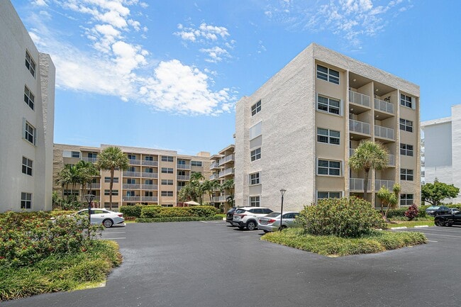 Building Photo - 2929 S Ocean Blvd