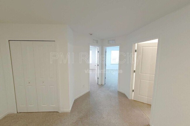 Foto del edificio - 347 Belfort Ct