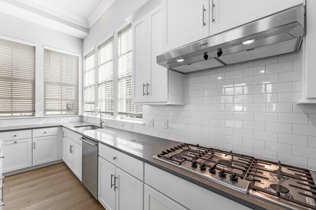 Photo - 633 Dalton Ln House