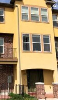 3 story townhouse - 173 W Barry Links Way