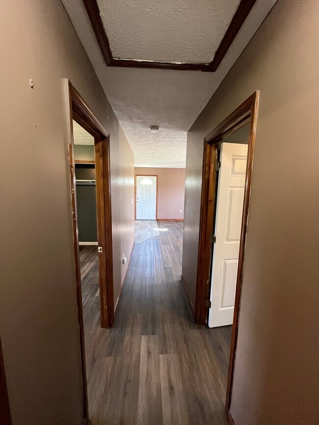 Foto del edificio - 13726 Northwestern Turnpike