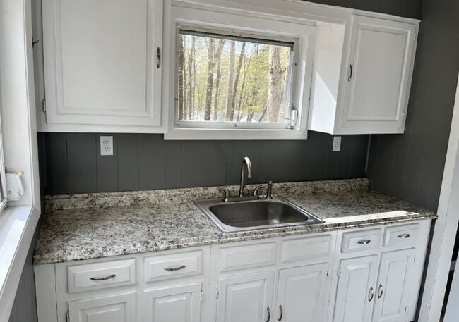 Building Photo - NEWLY RENOVATED HOME IN East Stroudsburg!