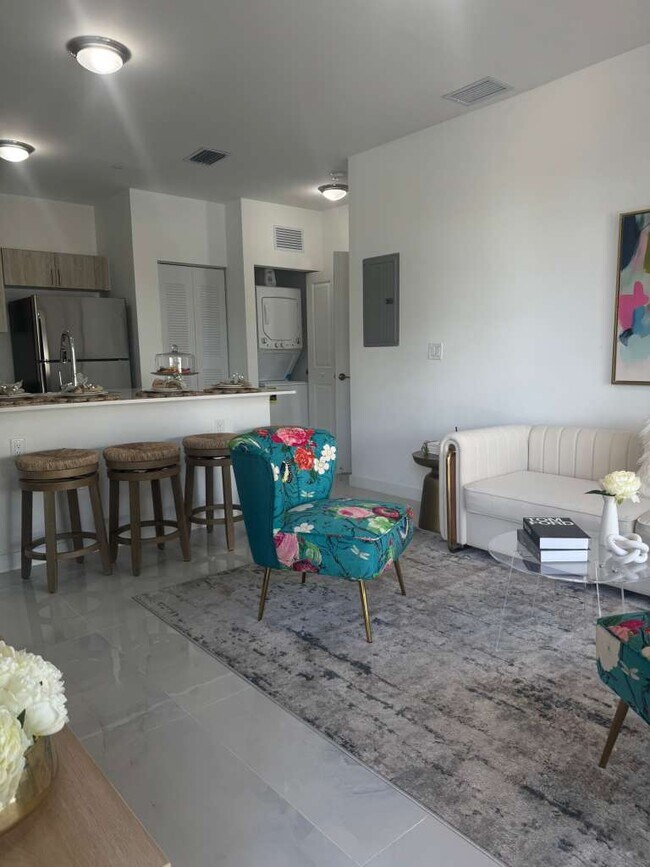 Foto del edificio - 6731 SW 13th St