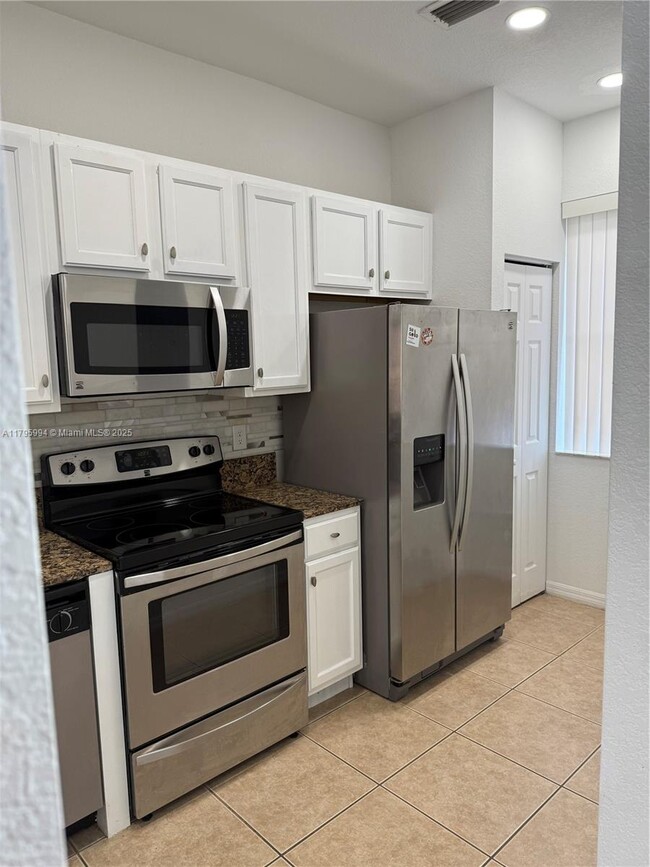 Building Photo - 1820 SW 89th Terrace