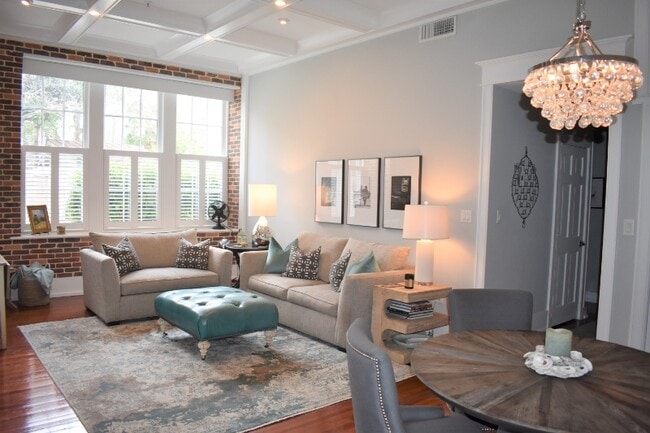 Photo - 67 Legare St Apartment