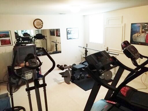 on-site gym - 9321 Pennywise Ln