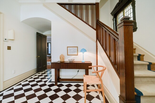 Photo du bâtiment - 104 Park Rd