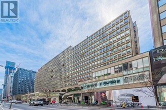 Building Photo - 131-131 Bloor St W