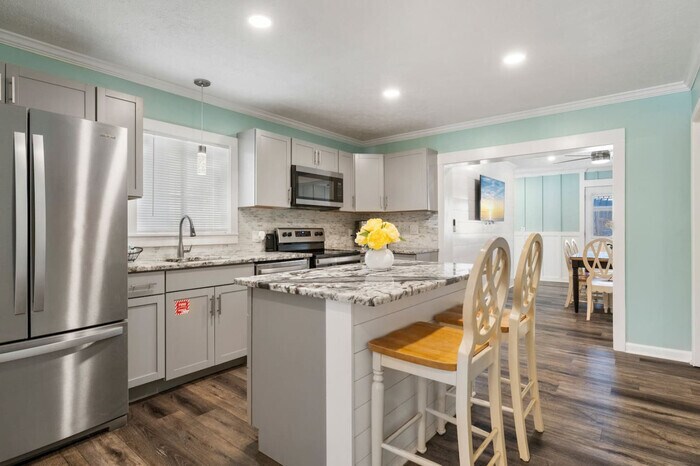 Primary Photo - Charming Beach House! Just Steps from the ...
