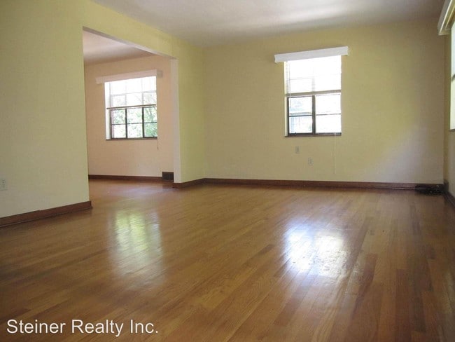 Building Photo - 1302 Lancaster Ave